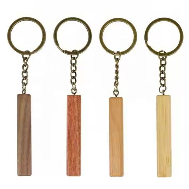 Porte-clés gravés en bois en forme de bande vierge personnalisés
