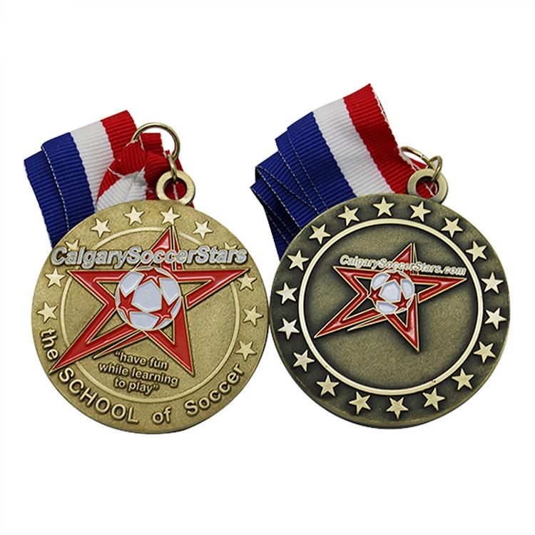 Médaille d'or antique en émail doux de football personnalisé