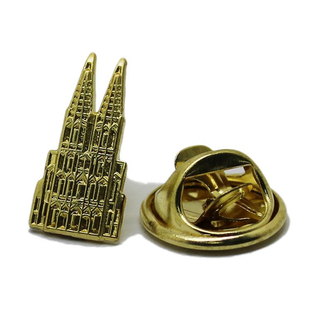 Épinglette en métal mini tour dorée 3D