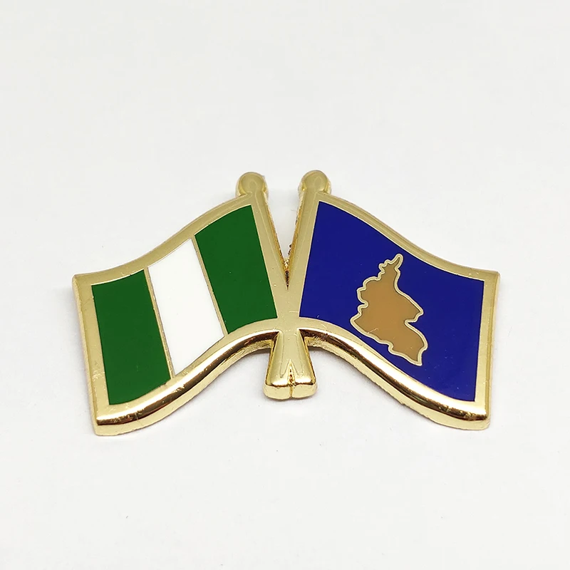 Épingle en émail dur et doux avec drapeau d'amitié croisé personnalisé