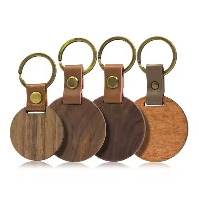 Porte-clés personnalisé en bois rond avec nom gravé