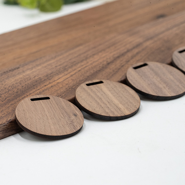 Porte-clés personnalisé en bois rond avec nom gravé